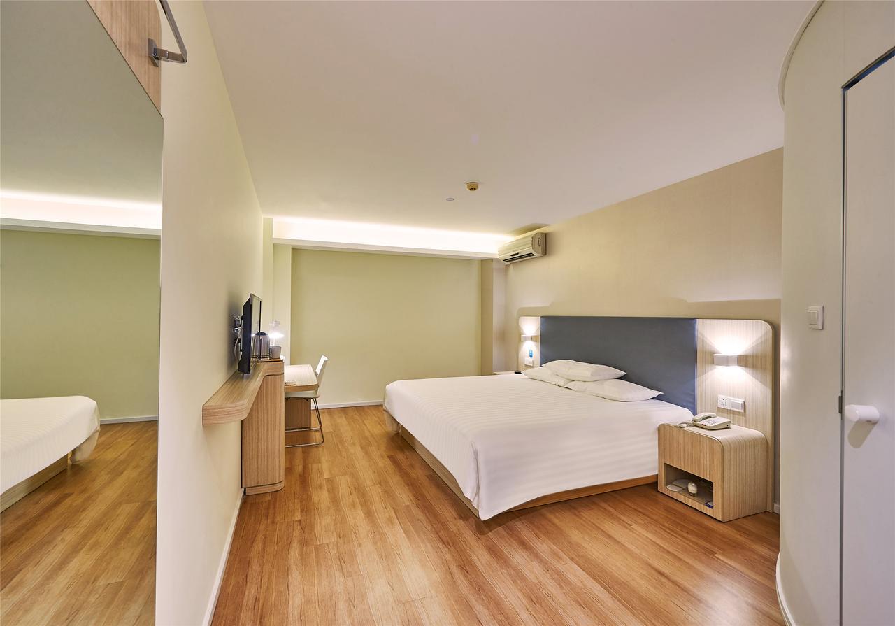 Hanting Hotel Qingdao Zhanqiao Railway Station Exterior photo